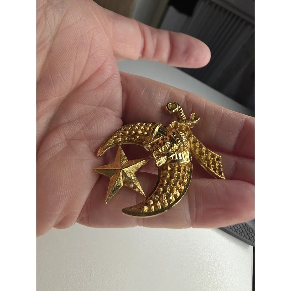 Masonic Shriners Gold Tone Crescent Moon & Star Lapel Pin Pin